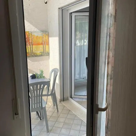 Cozy Beachfront Apartment Durres